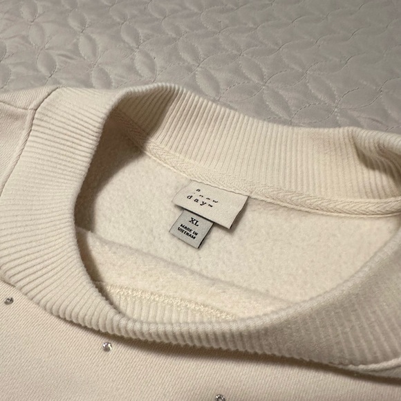 Bedazzled Cream XL Sweatshirt - Picture 3 of 3